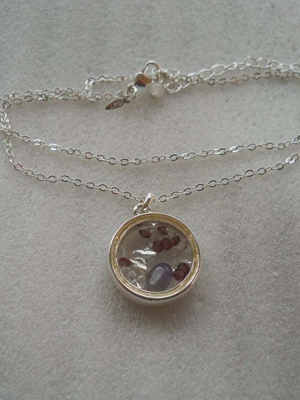 Avon - 1886 Healing Stone Shaky Necklace 1125